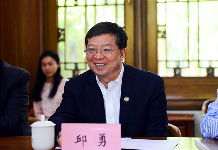 我校与清华大学签署战略合作协议