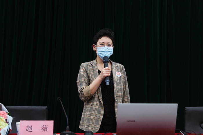 倾听英雄故事感受榜样力量我校邀请战疫战士来校作报告