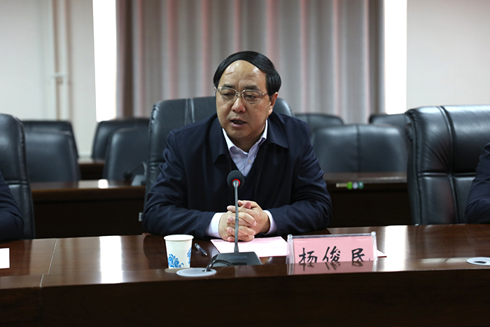 吴玉程,党委副书记李晋平,副校长吴斗庆,李明,及万柏林区委书记杨俊民